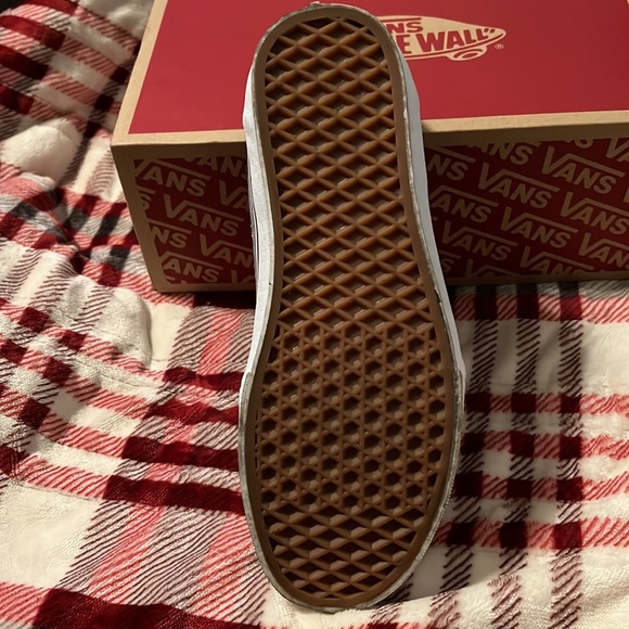 Vans - Picture 2 of 5